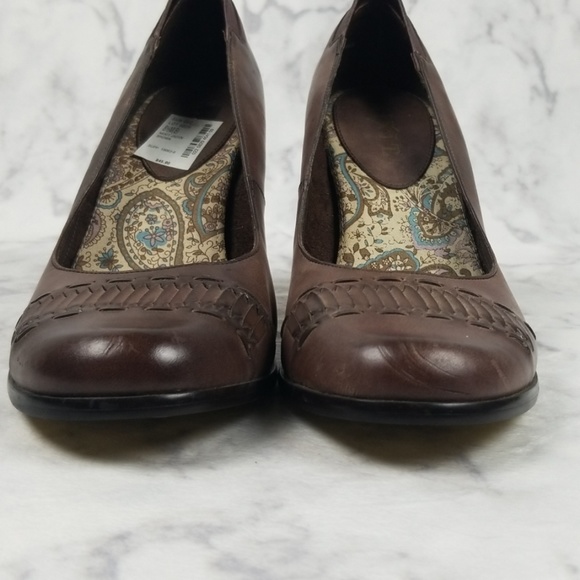 Mix It Brown faux leather 3.5" heels size 8.5 - Picture 3 of 8